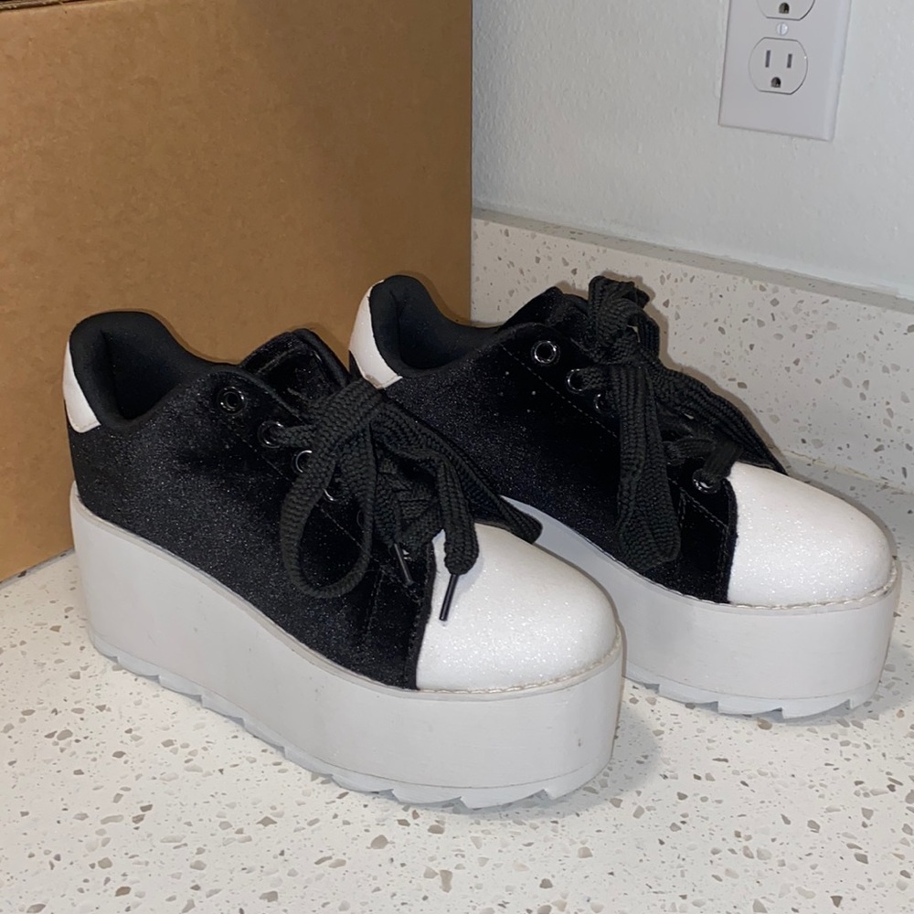NWOT YRU LALA - BLACK AND WHITE GLITTER PLATFORM SNEAKERS